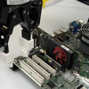 D. Failure trace, GPU bracket: the gripper ends far from the target region (red circle).